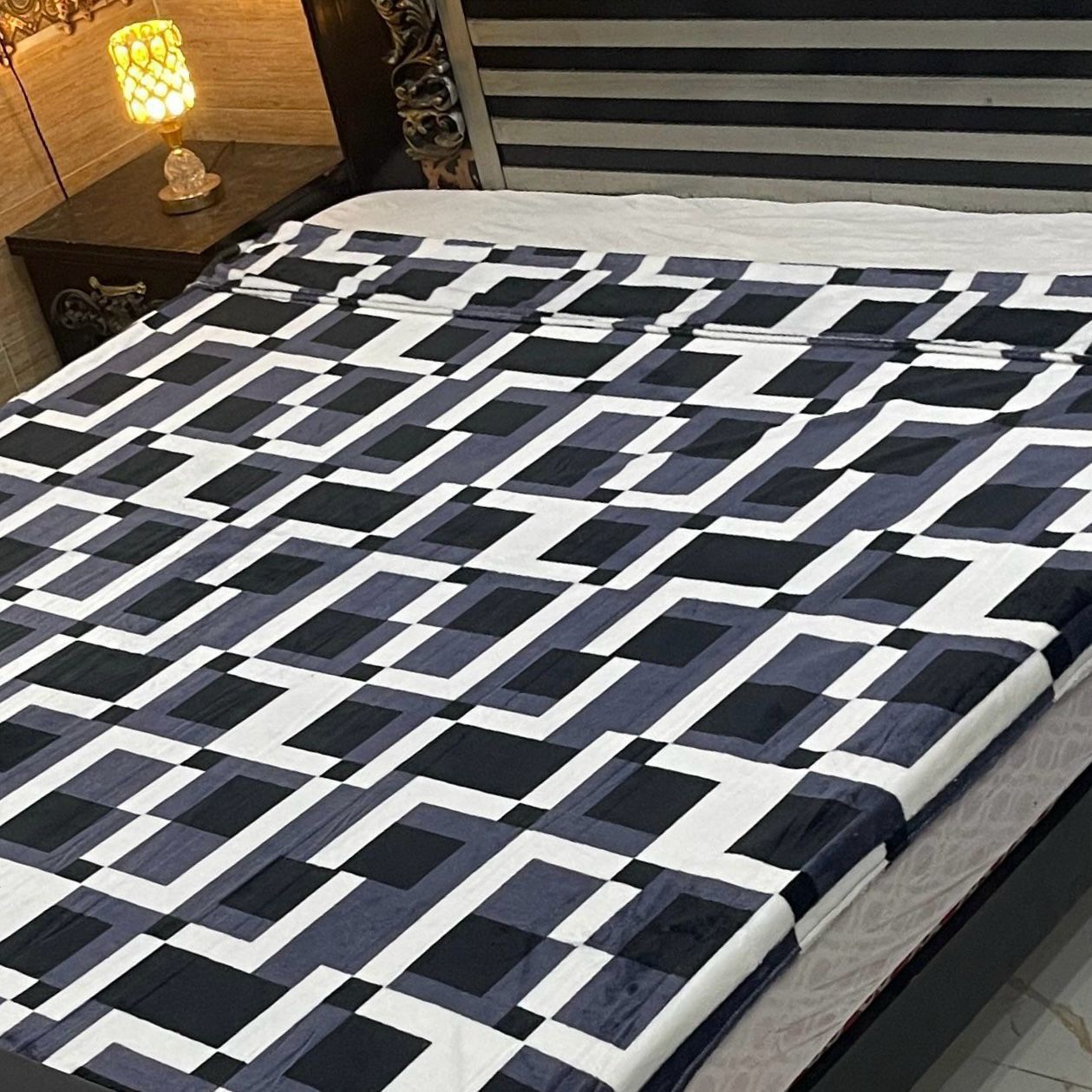 Black & White Geometric AC Blanket – Soft Fleece Double Bed Size
