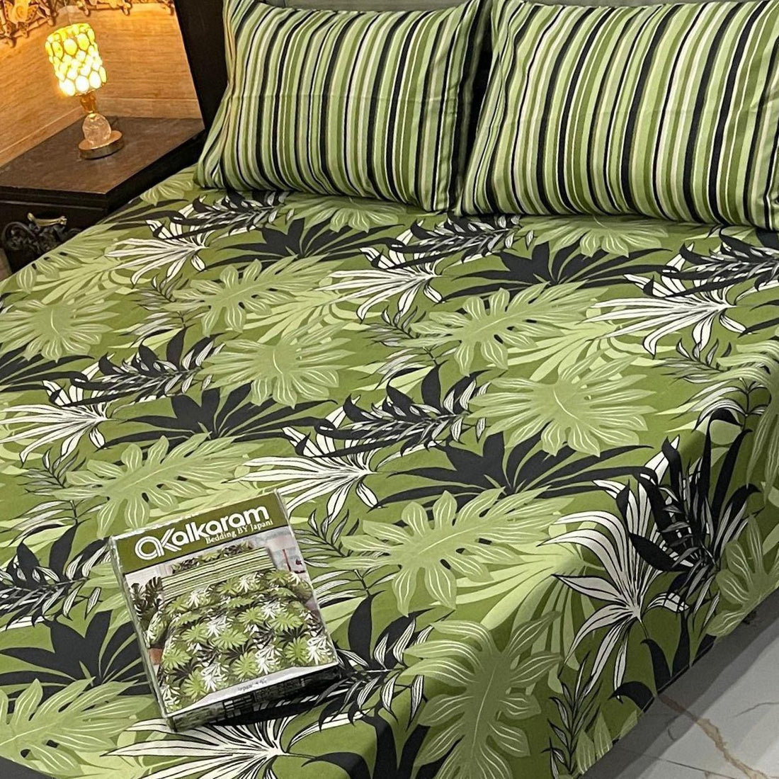 Green Tropical Leaf Print Bedsheet Set – Mix Cotton Comfort