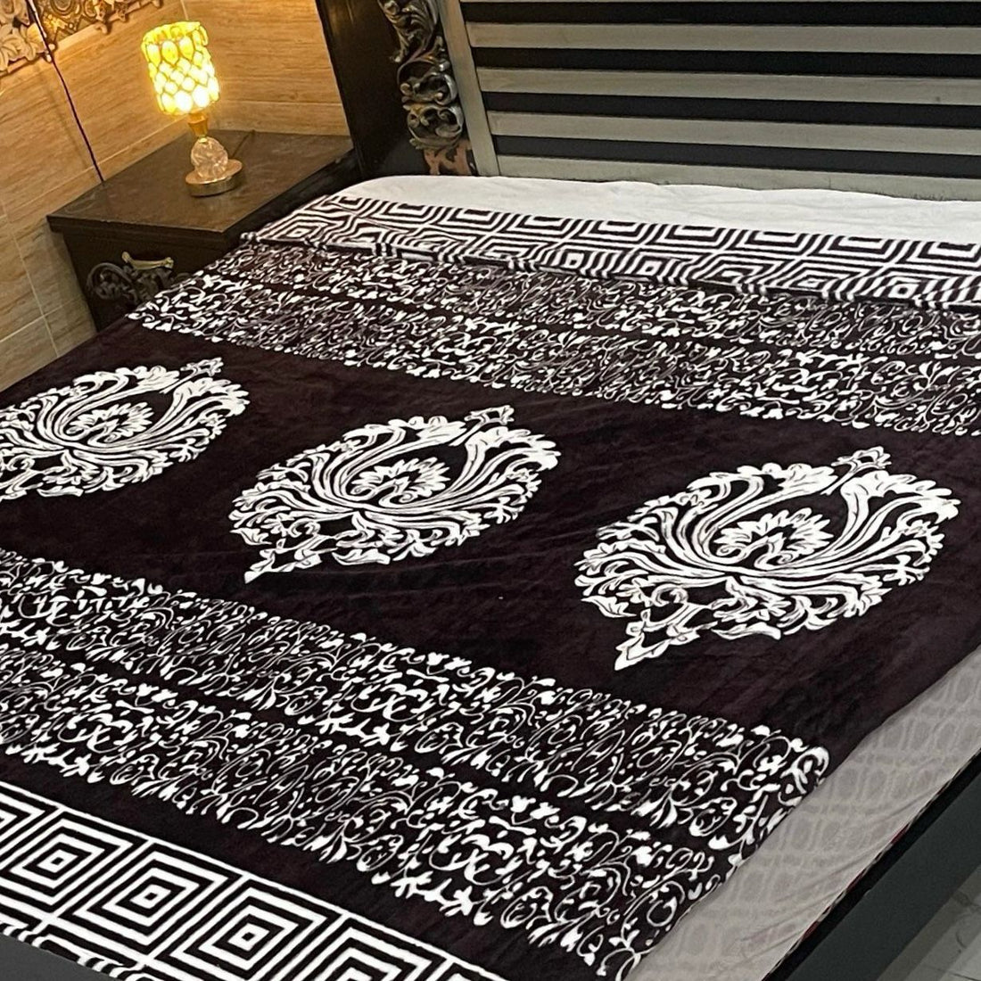 Luxury Black &amp; White Printed AC Blanket – Soft Fleece Double Bed Size