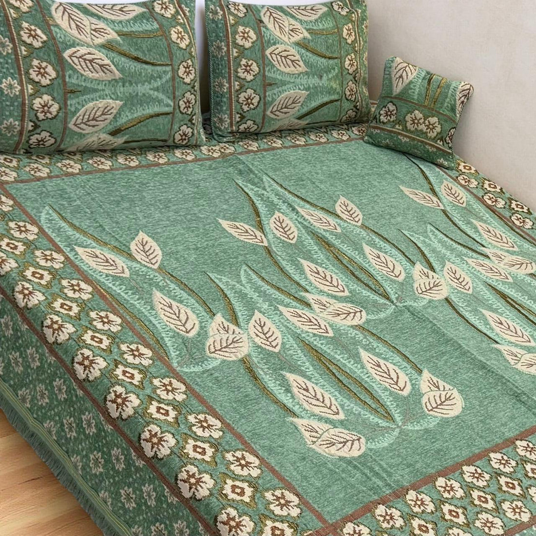 Royal Purple Heart – 4Pc Velvet Jacquard Luxury Bedsheet