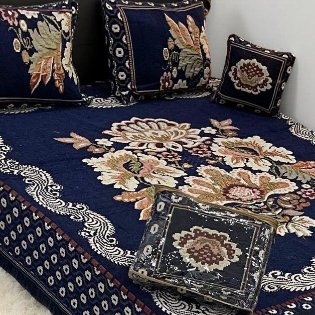 Dusty Rose Heart – 4Pc Velvet Jacquard Luxury Bedsheet
