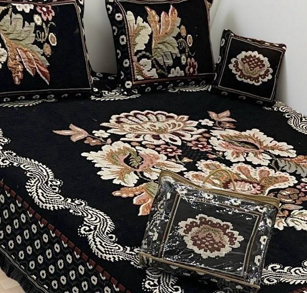 4Pc Velvet Jacquard Luxury Bedsheet – Maroon