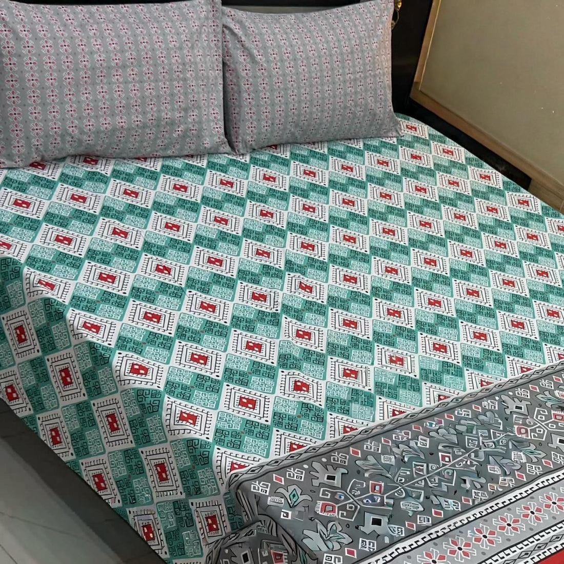 Soothing Aura Cream Floral Premium Cotton Bed Sheet