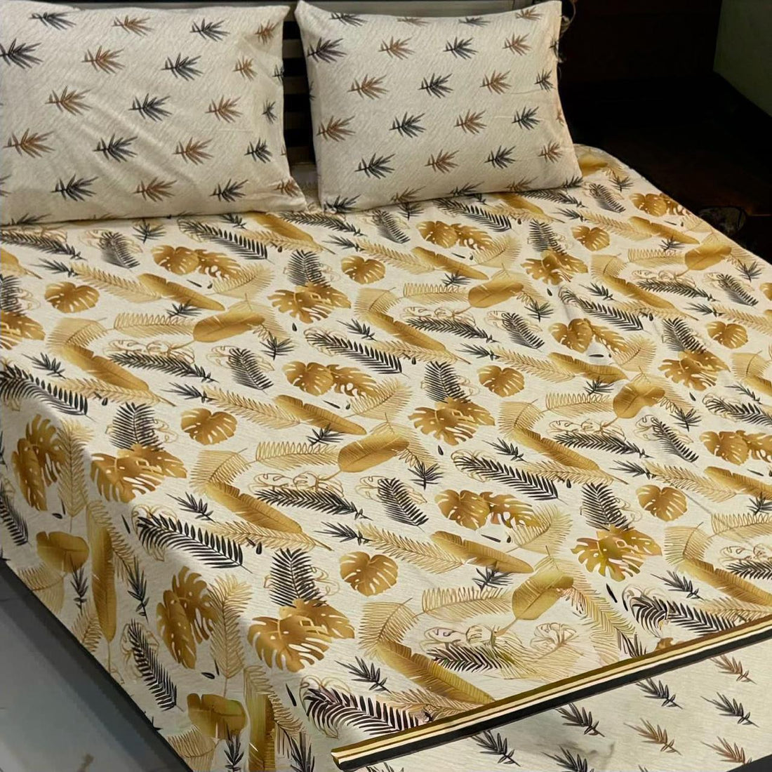Patterned Charm Floral Premium Cotton Bed Sheet with Paisley Pillow Covers