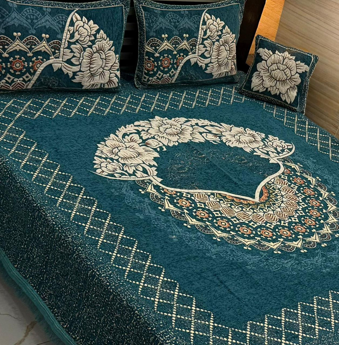 Velvet Bloom Elegance 4Pc Velvet Jacquard Luxury Bedsheet