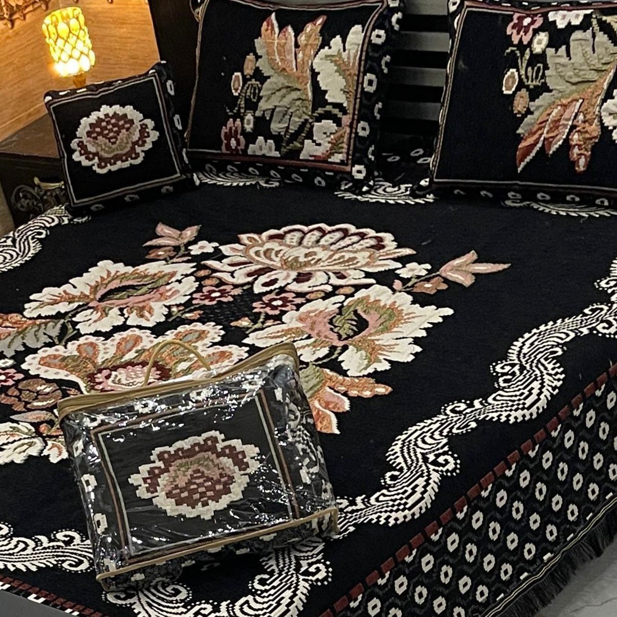 Black 4Pc Velvet Jacquard Luxury Bedsheet Set – King Size