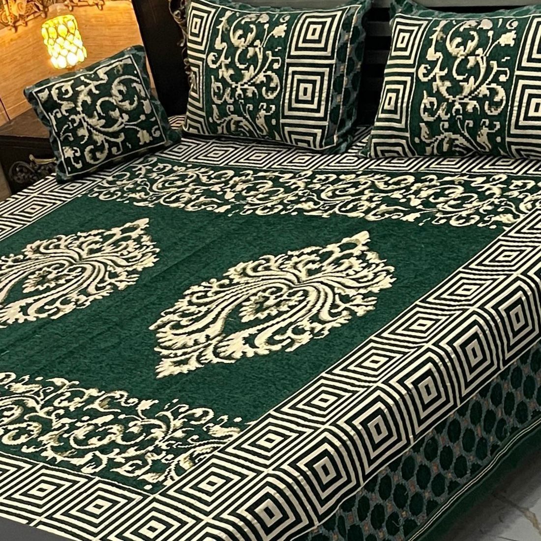 Emerald Royal – 4Pc Velvet Jacquard Luxury Bedsheet