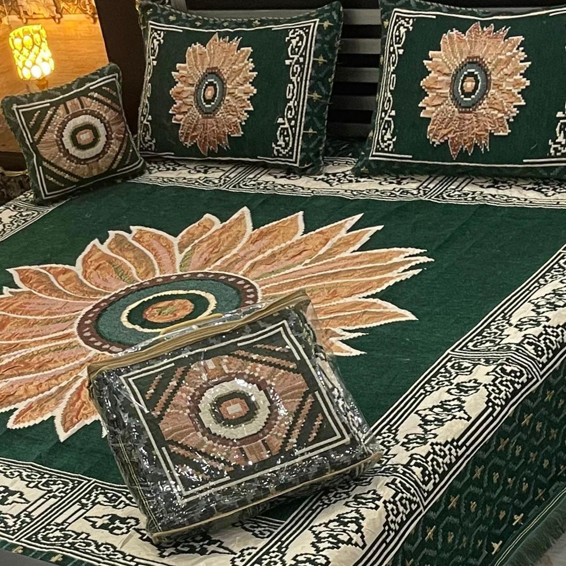 Emerald Sunburst – 4Pc Velvet Jacquard Luxury Bedsheet