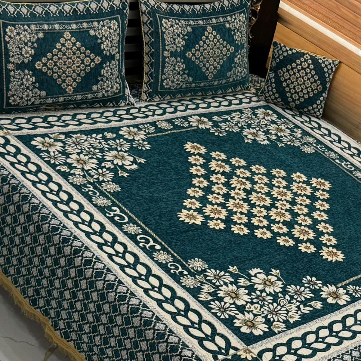 RoseBlack – 4Pc Velvet Jacquard Luxury Bedsheet - Fashion Home Store